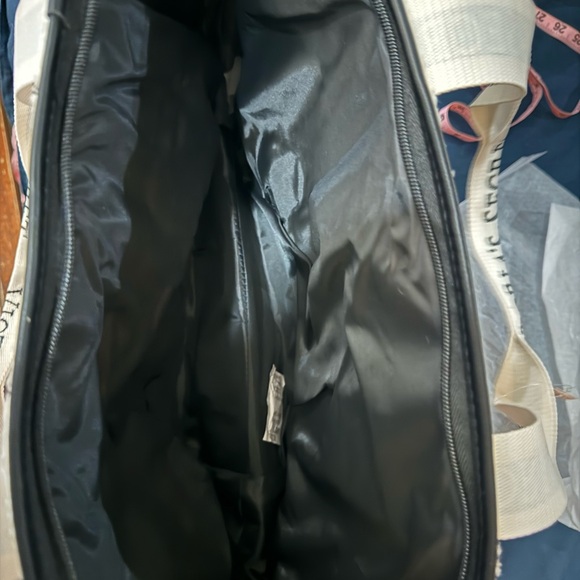 NWT never been used Victoria Secret bag - Picture 8 of 9